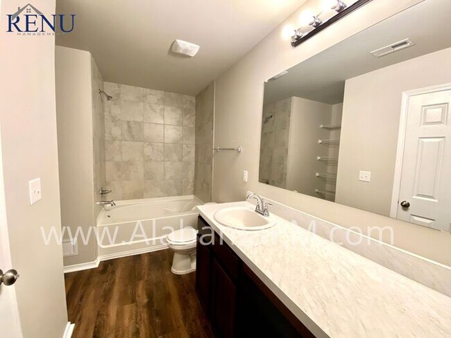 Building Photo - NO APP FEE!! $100 OFF FIRST MONTH!!