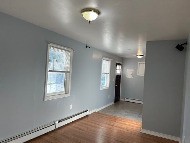 Building Photo - 569 Winthrop St