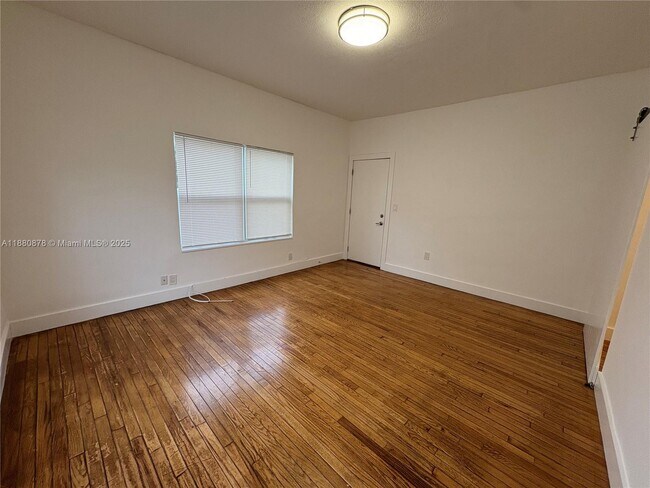 Foto del edificio - 3237 SW 4th St