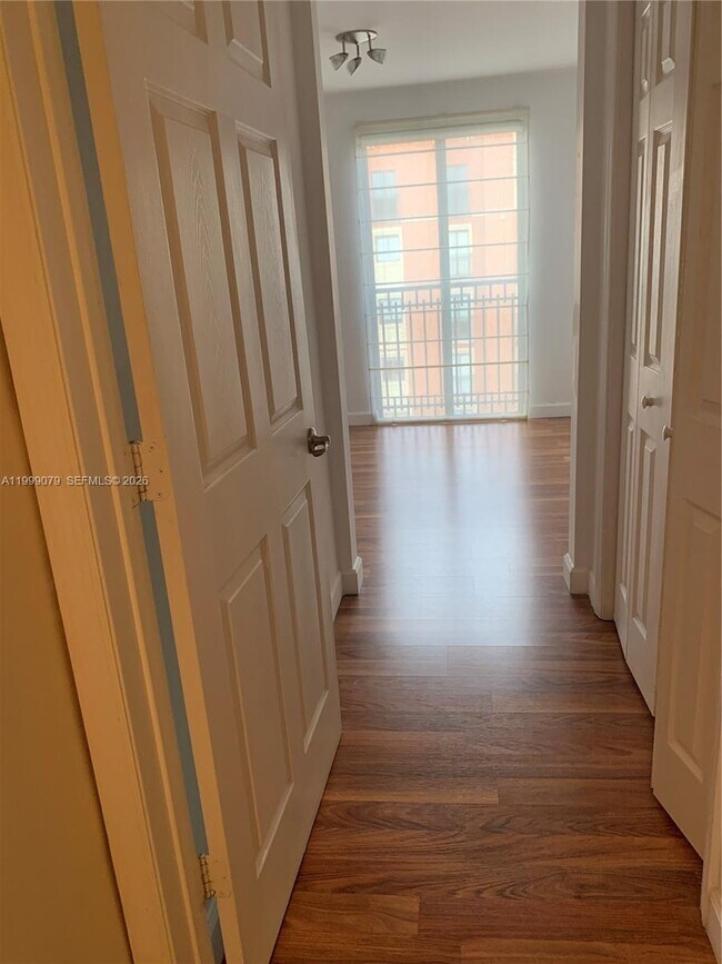 Foto del edificio - 711 Biltmore Way