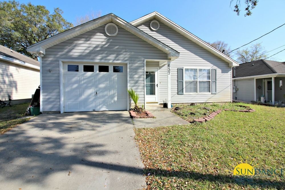 Primary Photo - Adorable 3 Bedroom Home in Fort Walton Beach