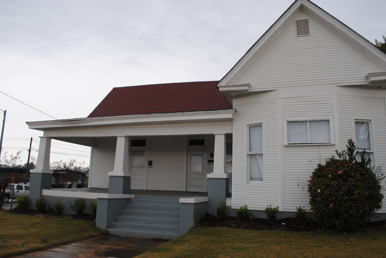 Primary Photo - 914 1st Ave
