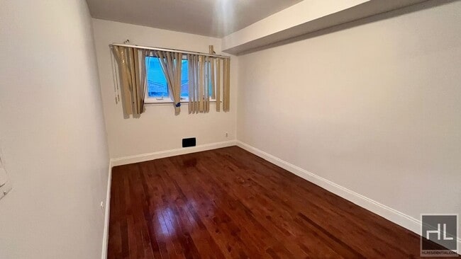 Building Photo - 256 STREET