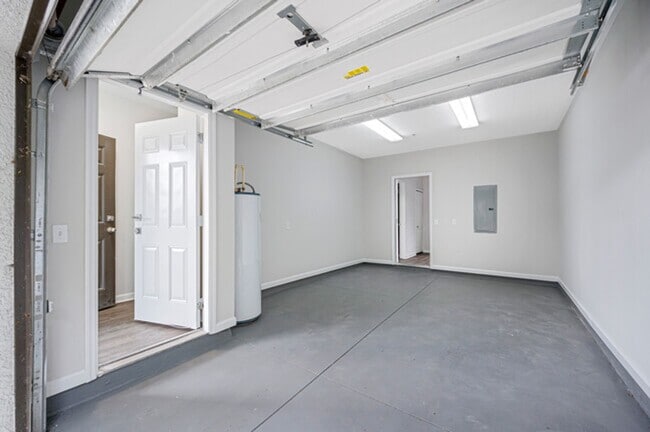 Building Photo - Town Park Villas