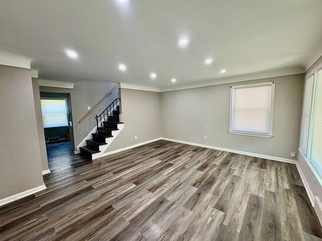 Building Photo - Great South Green home!