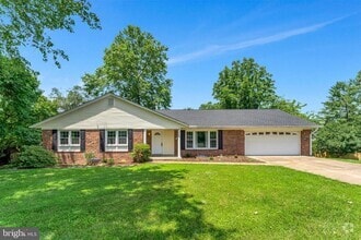 Building Photo - 10104 Joy Ln