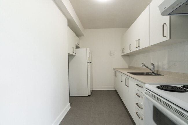 Building Photo - 755 Avenue Rd