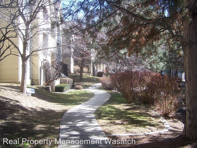 Building Photo - 1206 E Waterside Cv
