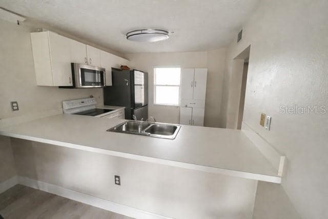 Foto del edificio - 9030 Lake Pl Ln