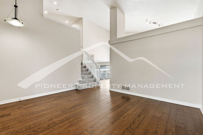 Building Photo - Spacious Home with Central AC and Washer/Dryer