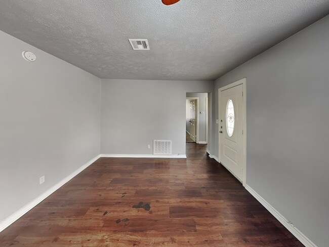 Building Photo - 639 Elton St