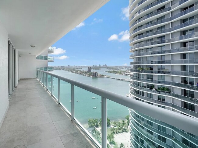 Building Photo - 1800 N Bayshore Dr
