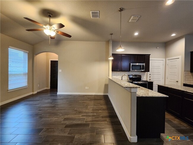 Building Photo - 506 Creekside Frst