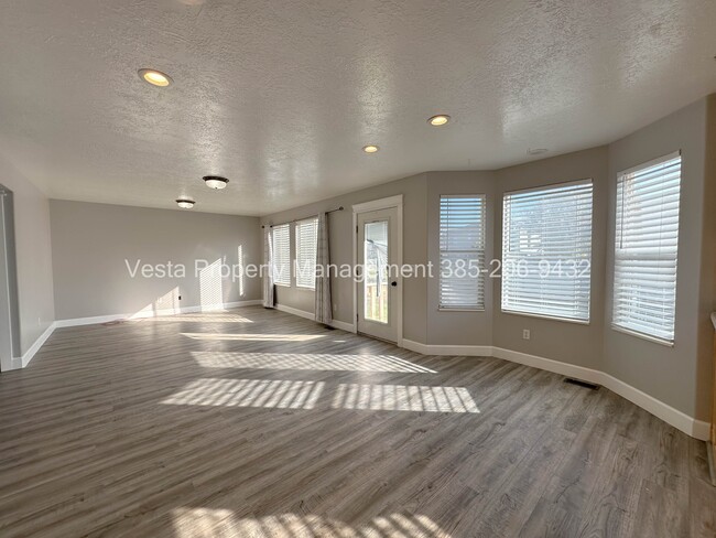 Foto del edificio - 1526 N 2530 W