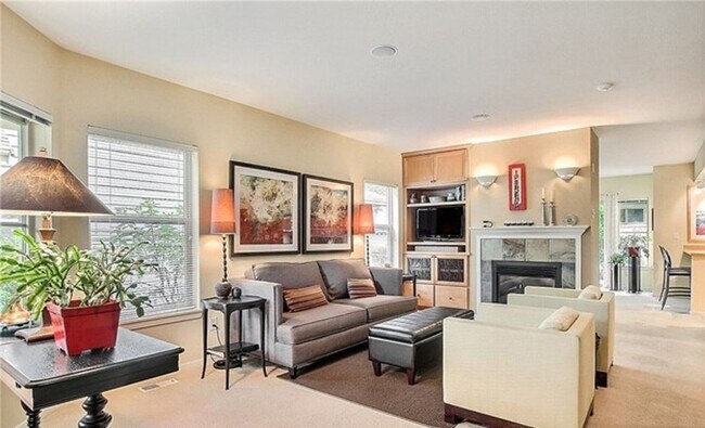 Foto del edificio - Stylish Upgraded Townhome Near Redmond Town Center & Sammamish Trail