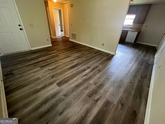 Foto del edificio - 1045 Eastview Rd NE