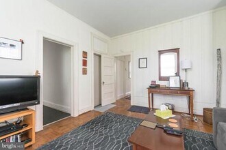 Building Photo - 720 Gladstone Ave
