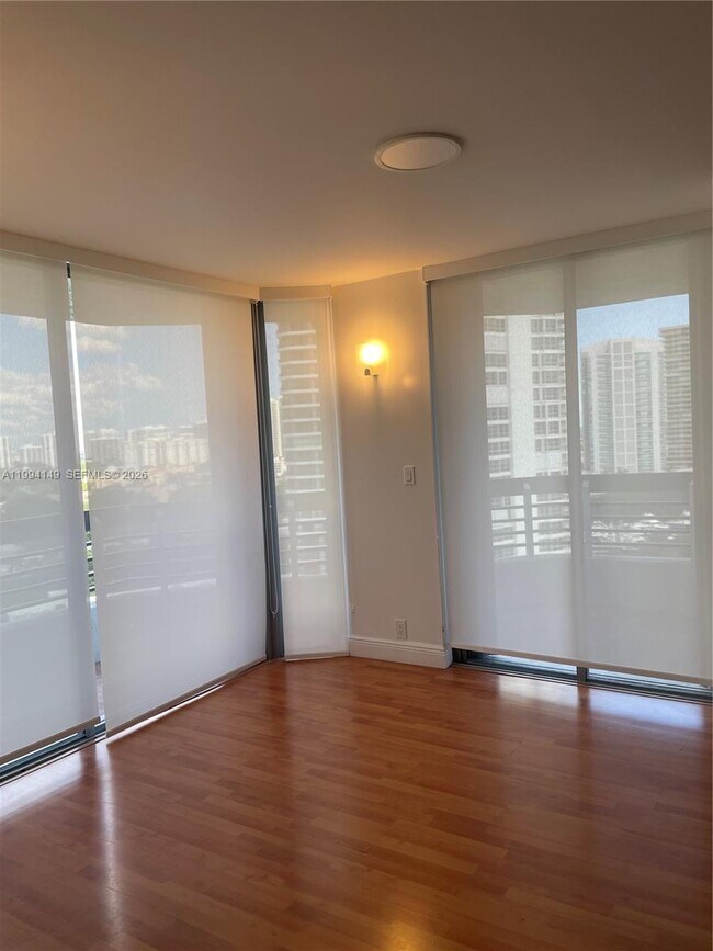 Foto del edificio - 3530 Mystic Pointe Dr