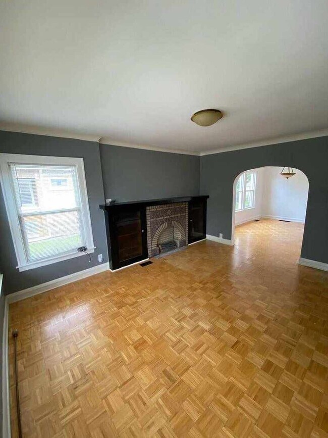 Foto del edificio - 631 E 88th St