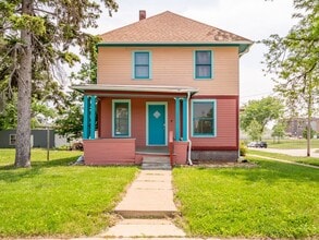 Building Photo - 226 15th St NE