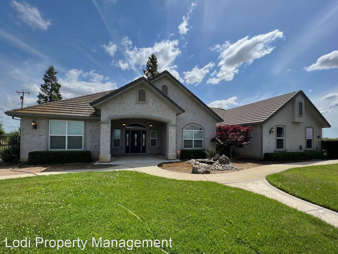 Primary Photo - 3 br, 2.5 bath House - 8312 E Orchard Rd