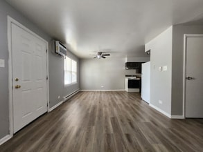 Building Photo - 474 W 14th Pl