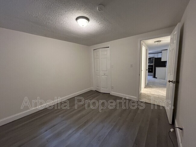 Building Photo - 1306 Windsor Ave
