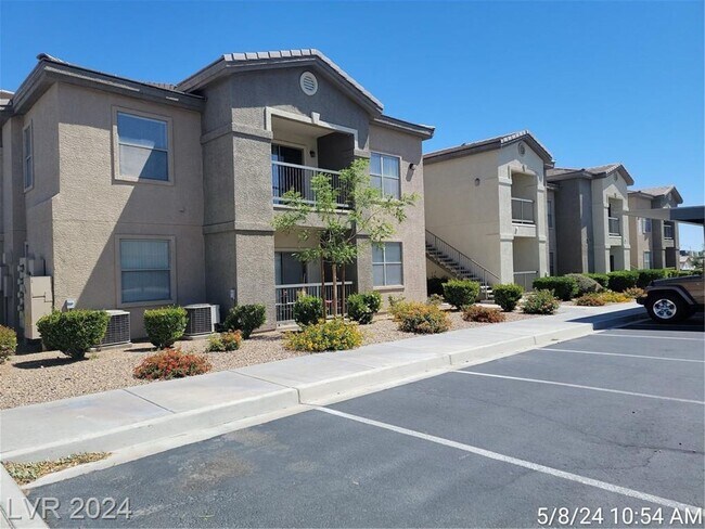 Building Photo - FANATASTIC 3 BED 2 BATH 2ND FLOOR UNIT IN ...