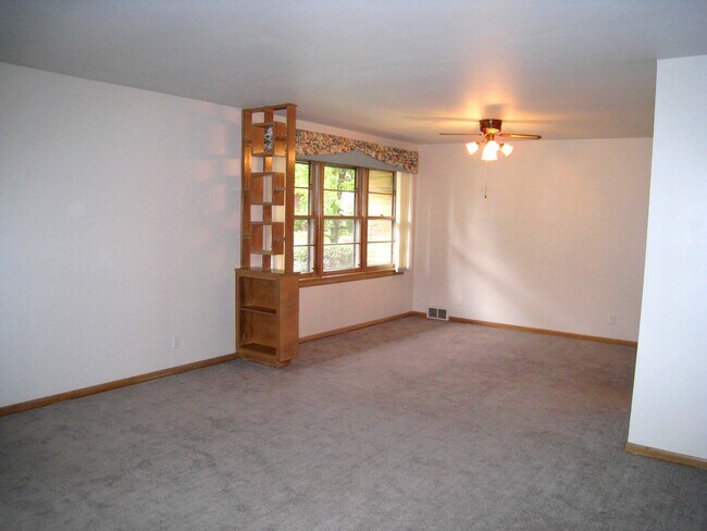 Building Photo - 6245 Moraine Ave