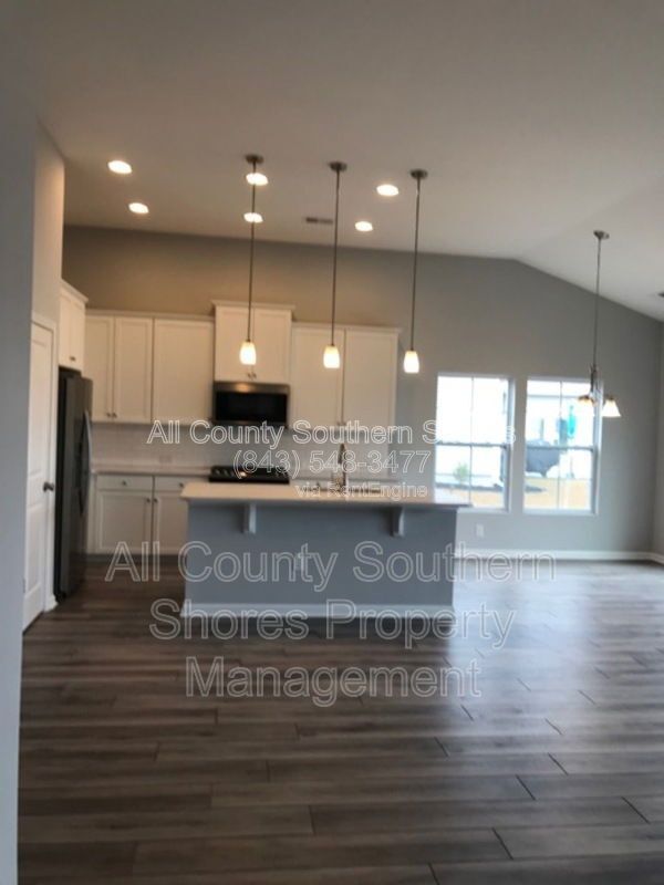 Foto del edificio - 877 Devon Estate Ave