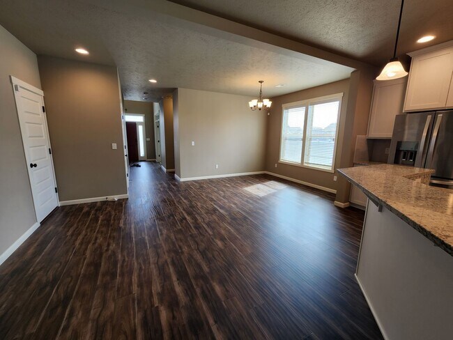 Building Photo - Beautiful West Pasco Home