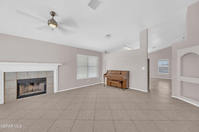 Foto del edificio - 11868 Oak Crossing Dr