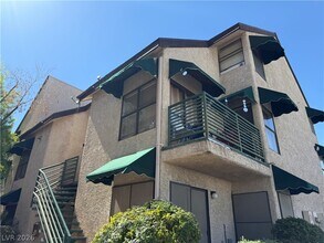 Building Photo - 530 Elm Dr