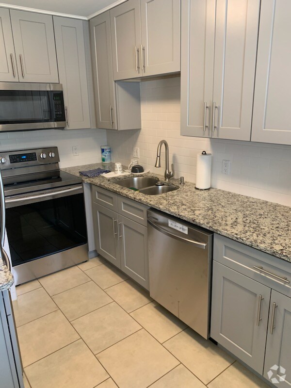 Grenelefe Village Apartments for Rent with Hardwood Floors Charlotte