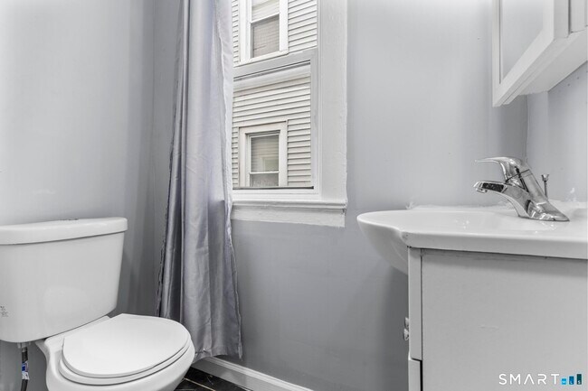 Foto del edificio - 78 Shelton Ave