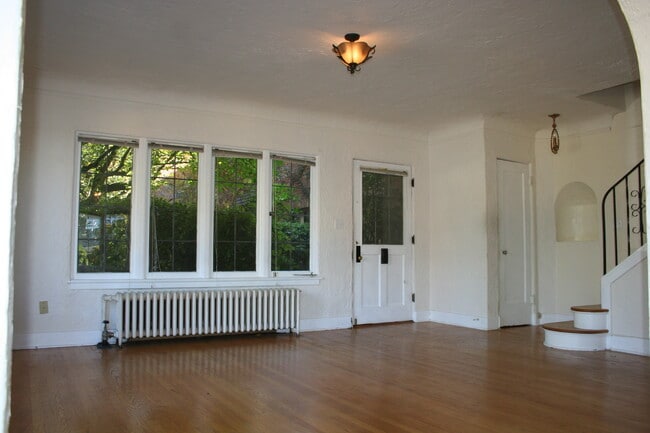Building Photo - 1405 E John St