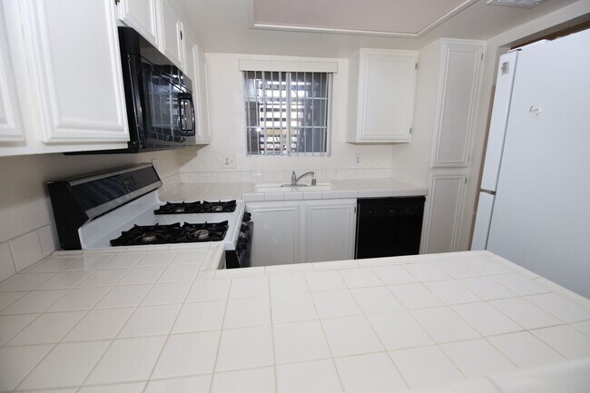 Building Photo - SUMMERLIN - LA POSADA CONDO