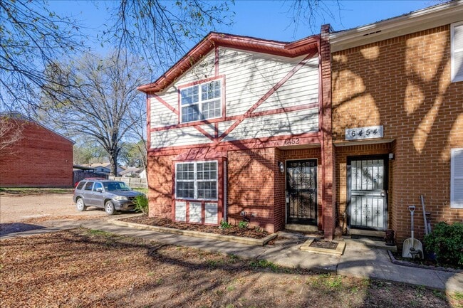 Foto del edificio - Updated 3 Bedroom Townhome