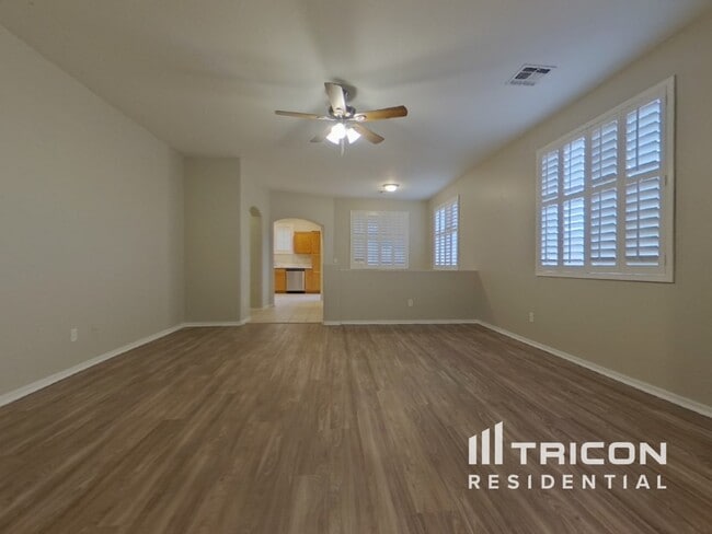 Building Photo - 4259 N 127th Dr