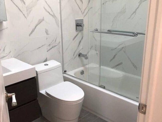 Foto del edificio - 1153 E 53rd St
