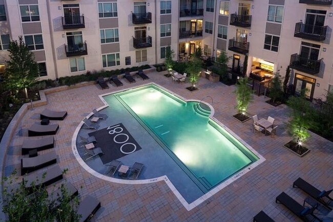 Building Photo - 1800 Broadway St