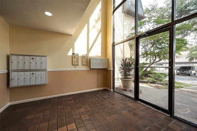 Building Photo - 8515 Hearth Dr