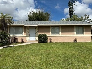 Building Photo - 8 Roanoke Dr