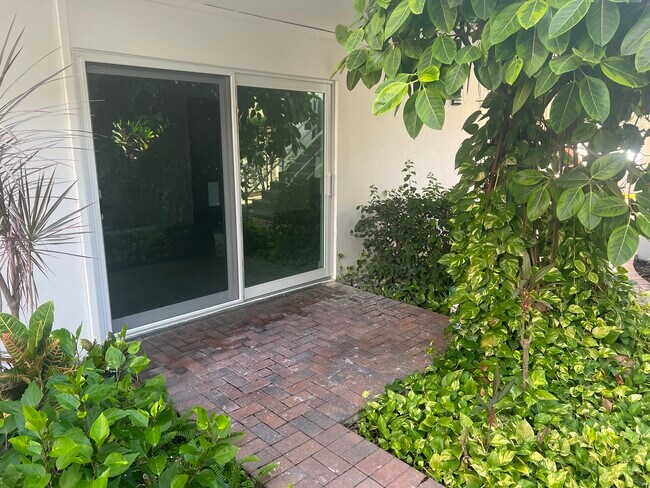 Patio - 1964 Alamanda Dr