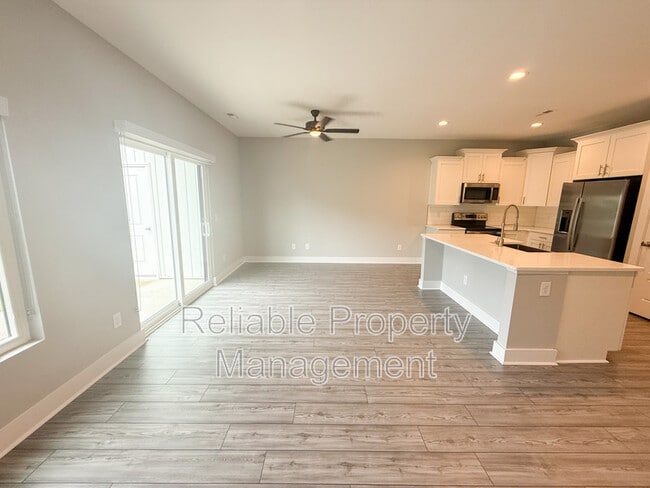 Building Photo - 14 S Laird Dr