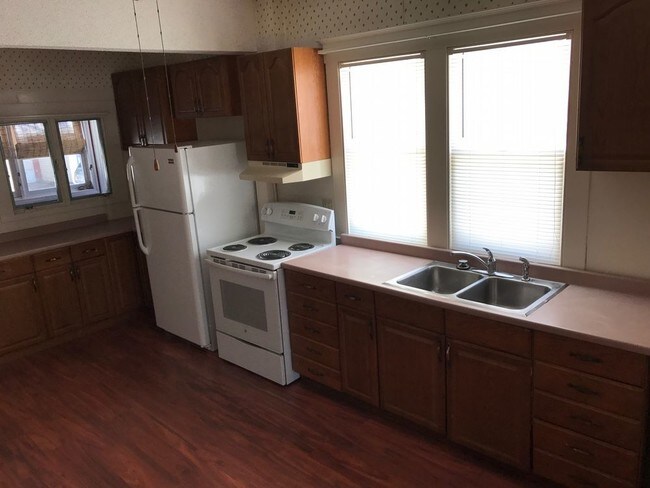 Foto del edificio - 15 Tomlinson Ave