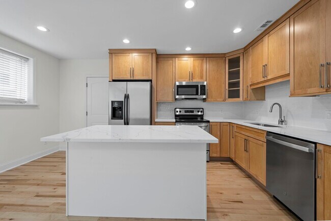 Foto del edificio - 7517-19 Oxford Dr