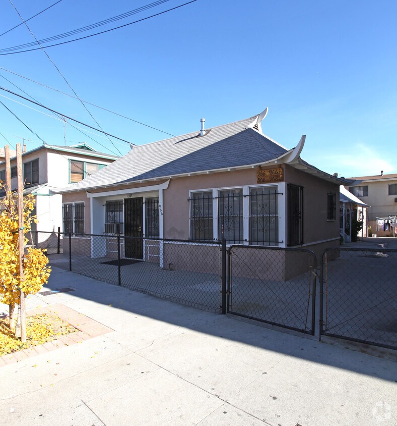 Building Photo - 960-968 Yale St