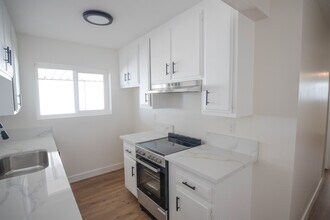Building Photo - 825 W 167th St