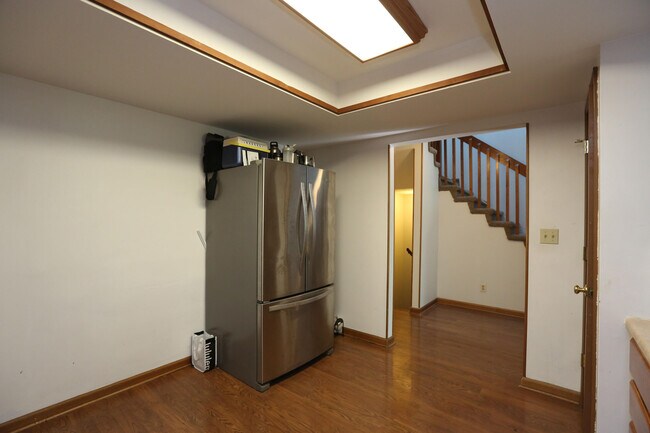 Building Photo - 483 Foxfire Dr